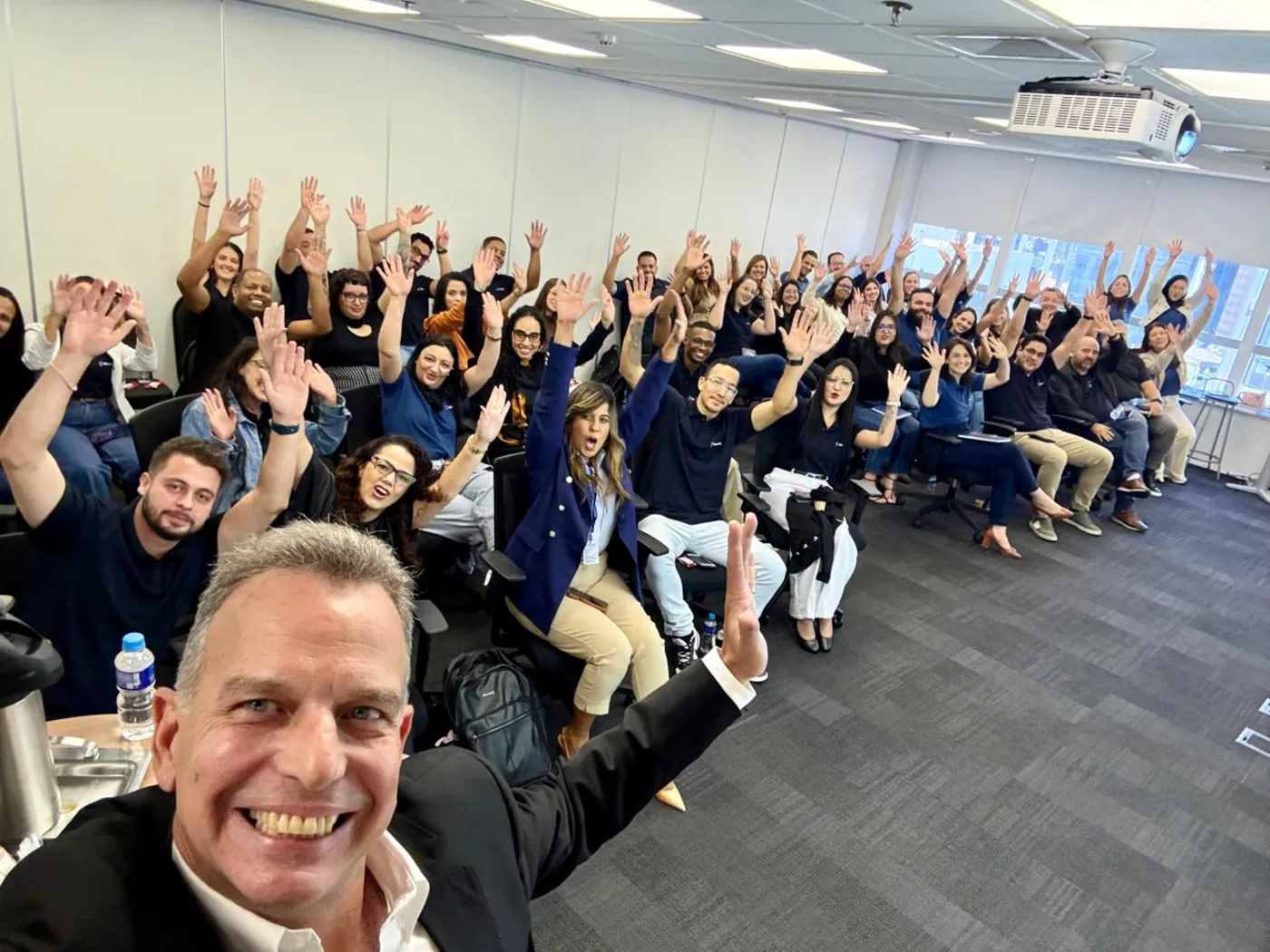 Turma corporativa da Oncovit ao final do treinamento.