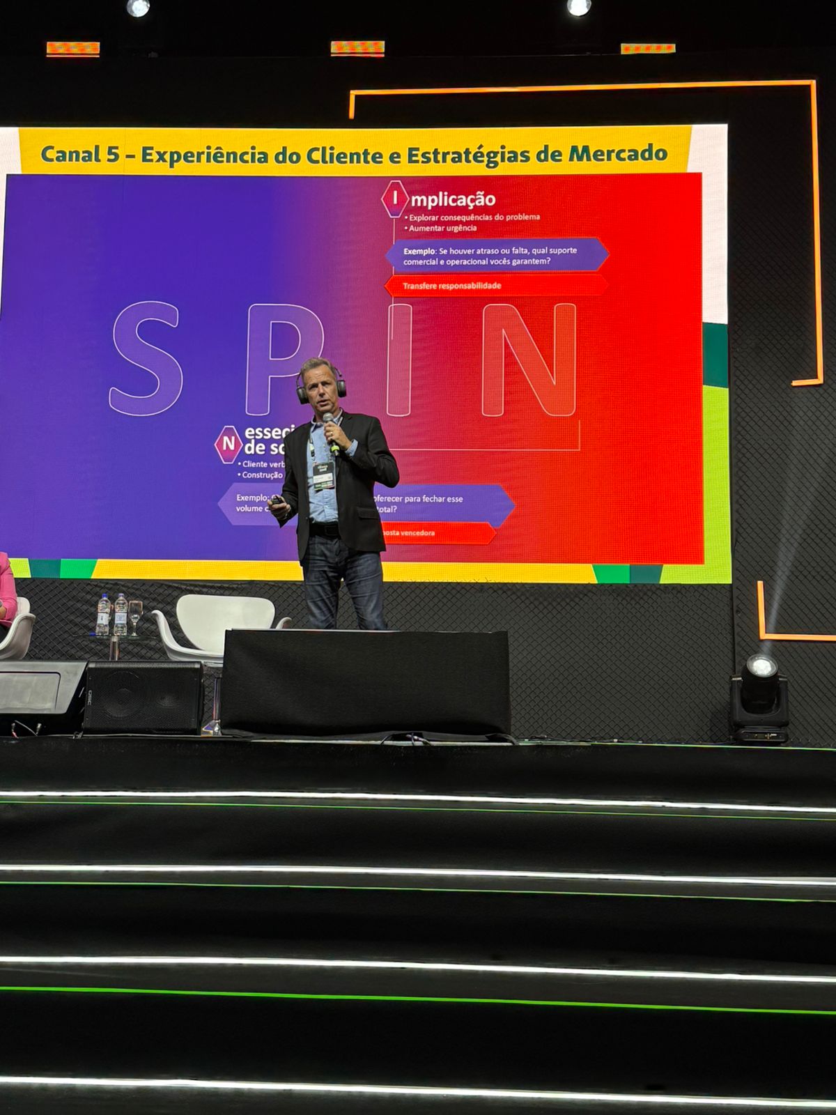 Prof. Alfredo Bravo palestrando sobre SPIN Selling